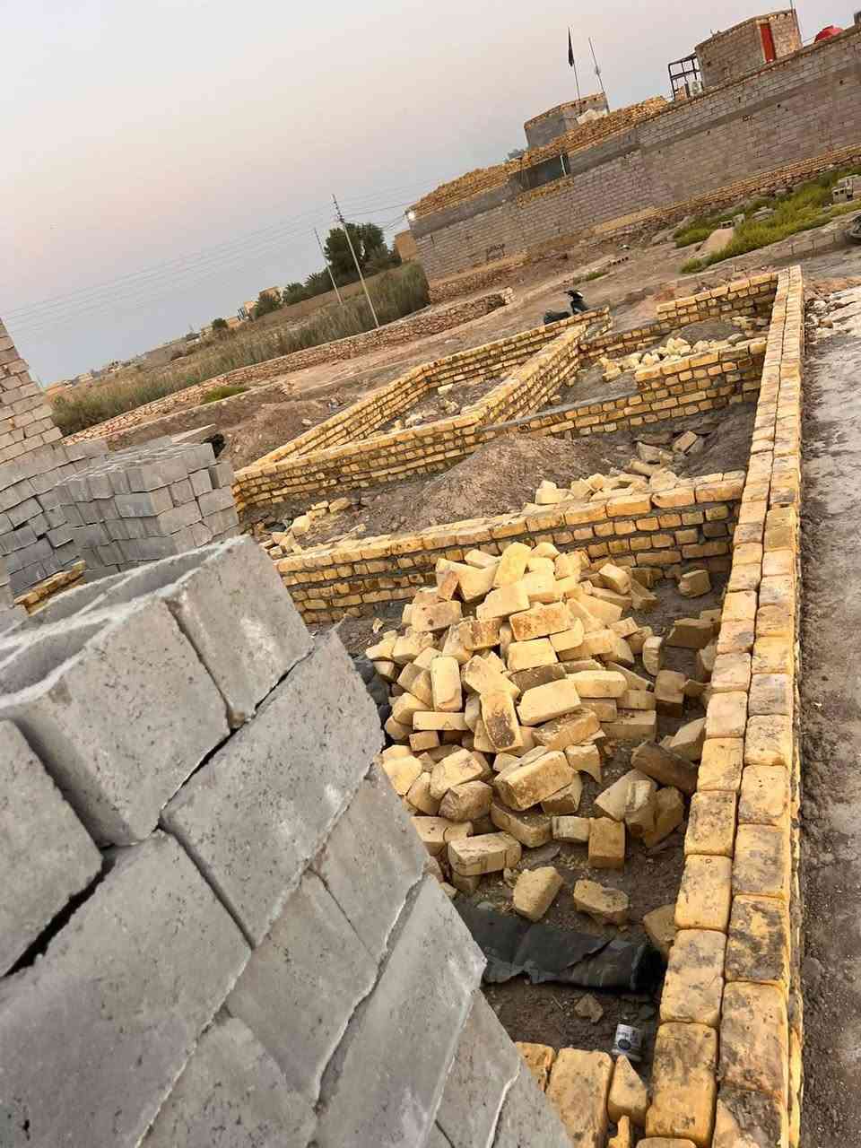 قطعه خلف الملعب
مساحه ١١٠م خريطه كامله 
اخير شارع 
للاستفسار 
*********** حسين العبساوي 
*********** سيد جاسم 
أو زياره المكتب #سيدجاسم_للعقارات

