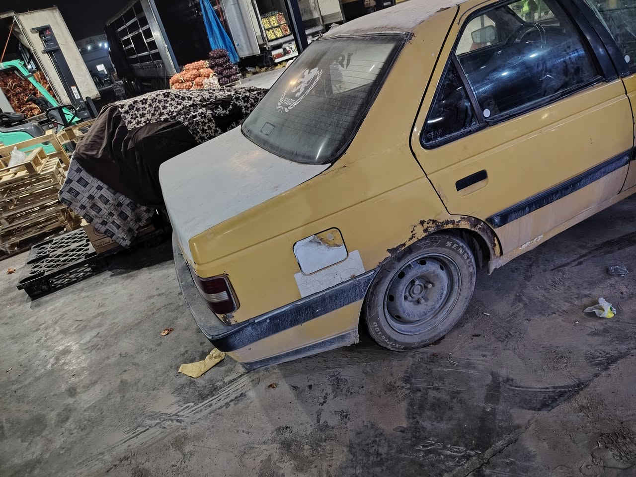 للبيع بيجو 405 شرط مكينه جديده كير جديد
شرط تحويل
***********

15وبيه مجال
