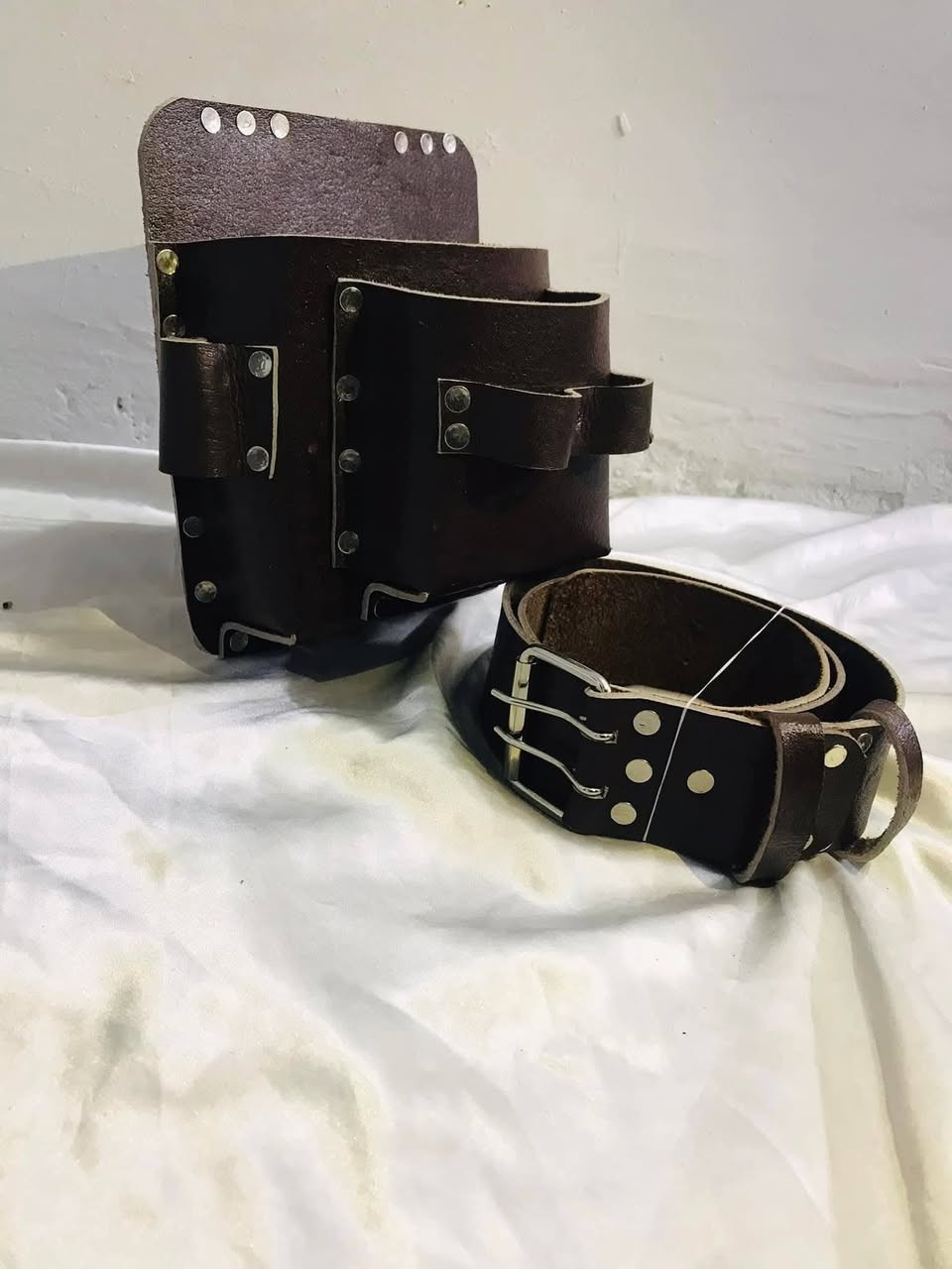 السلام عليكم  الي ريد حراجي جلد طبيعي مو جود جلد طبيعي خالص شغل يدوي    حرجايه وحزام ٣٥ الف  توصيل جميع المحافظات ٥ الاف   للحجز واتساب *********** او مازنجر   داخل  النجف توصيل مجاني
