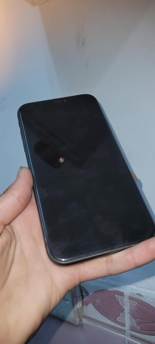 آيفون 11 كامرتين 
مابي عيب 
فيس إيدي شغال 
شاشه مبدل شرط اصلي ثلاث نقاط 
وبطاريه مبدل شرط اصلي يعني ميعتبر مبدل 
كامرات فول 
بطاريه 100 
فلاش شغال 
كلشي شغال ومابي عيب
نضافه 100/100 شرط شخط مابي 
السعر بل خاص فقط الشرايه


**إذا كنت صاحب هذا الإعلان وتريد حذفه لأي سبب، رجاءا أرسل رسالة إلى الدعم الفني**