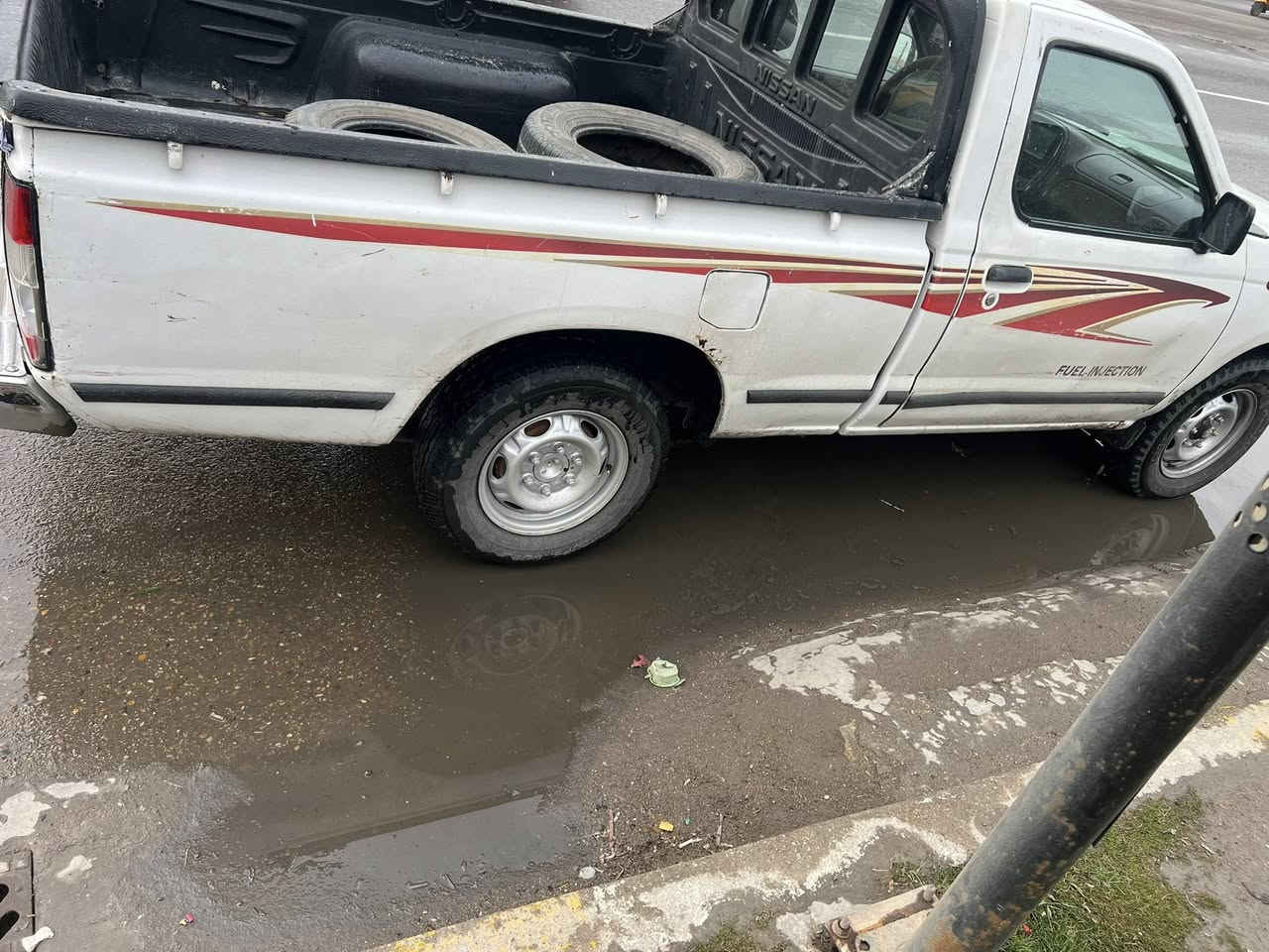 السلام عليكم
نيسان 2005 
بتره 4 جناكيل
بلاديه 
تخم تاير  تخم ويل صدر امامي خلفي  لاستيك قماره كلا مبدل قبل شهر 
السياره بيها مناطق صبغ 
دواخل مابيها 
كير مكينه شاصي جاهزات 
تبريد عاطل 
رقم دولي ذيقار بسمي 
سنويه لل26
عنوانها بغداد 
السعر 62 $ او بلعافيه عل يشتري
***********
