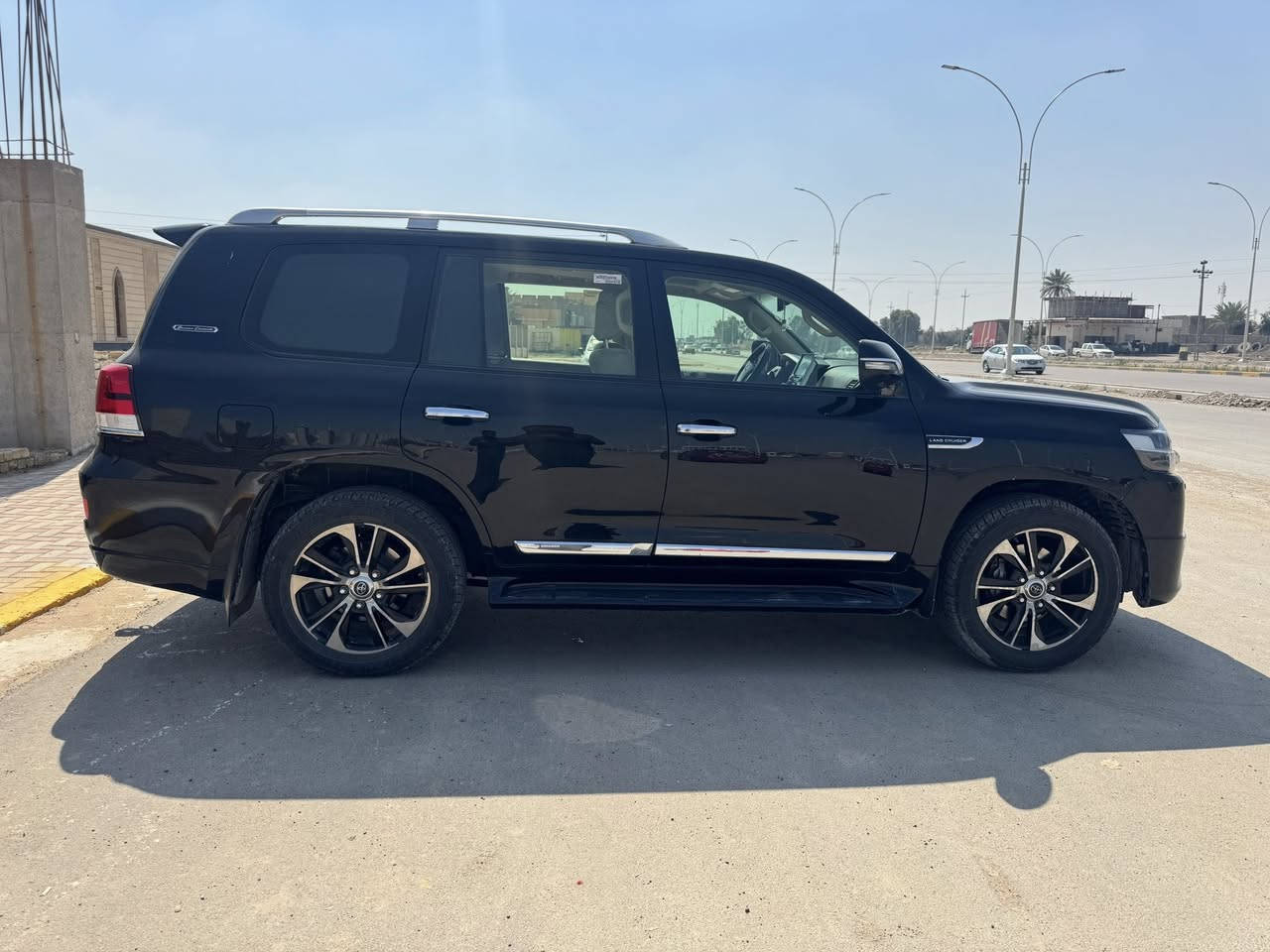 سلام عليكم للبيع لاندكروز 2017 محرك (8) السياره مكفوله من الصبغ والتبديل و التكحيل فقط بلقماره مكانات جلح السياره ماشيه 212الف 
ملاحظه/ رقم السياره مو وياه 
السعر/480 وبيه مجال 
السياره شرط التحويل
***********
مكان السياره/ صلاح الدين بيجي 
وكلشي اكو بلسوك
