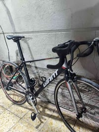 🚲 دراجة رود Giant TCR ALUXX للبيع ​دراجة احترافية، سريعة جداً وذات أدا...