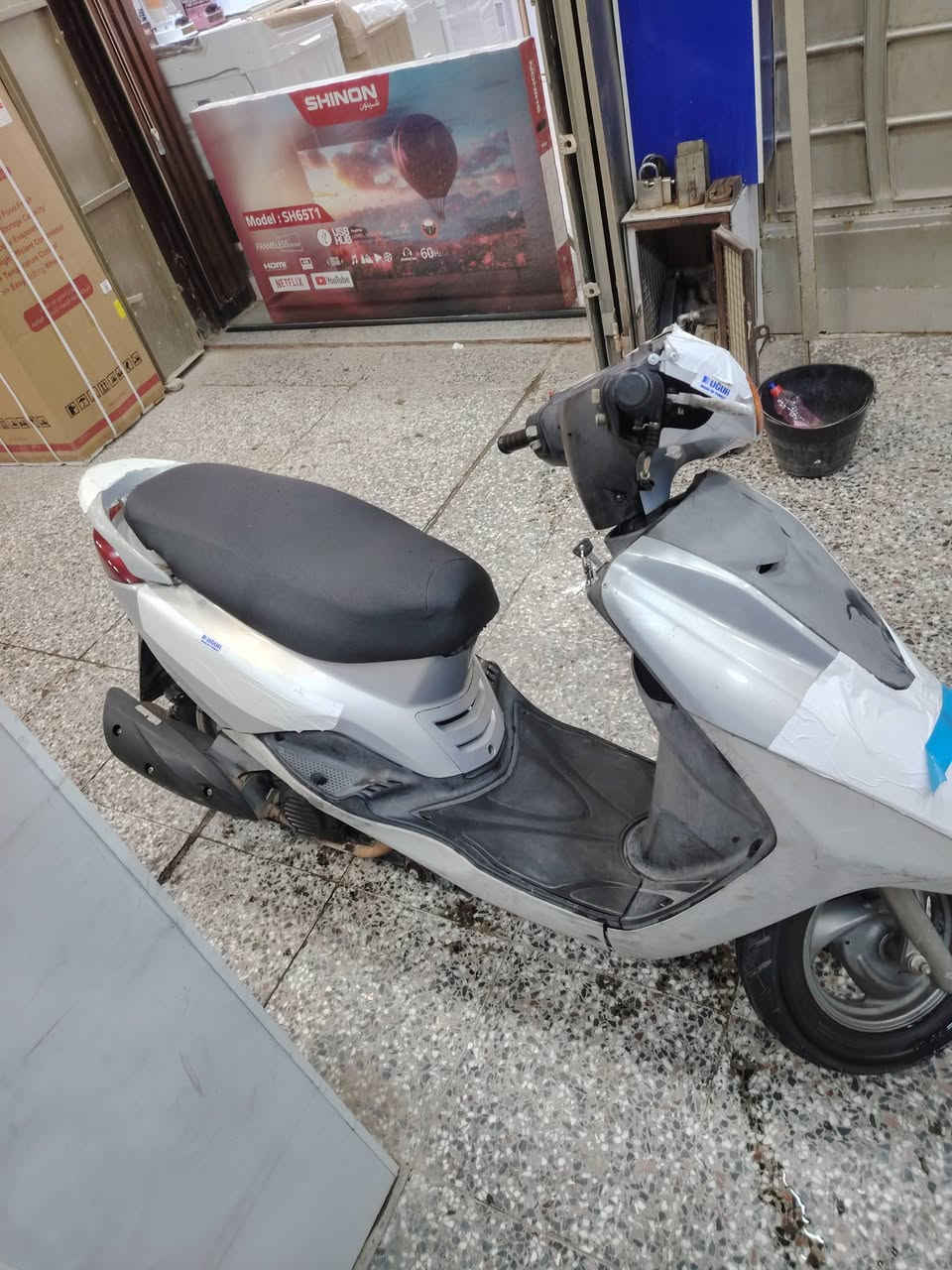 السلام عليكم دراجه بريز كابريتر لايت عالي للبيع دراجه ناشفة رمبه  صارلهة 20 يوم من نزلت من رمبة نقص فقط باتري تواصل ***********
