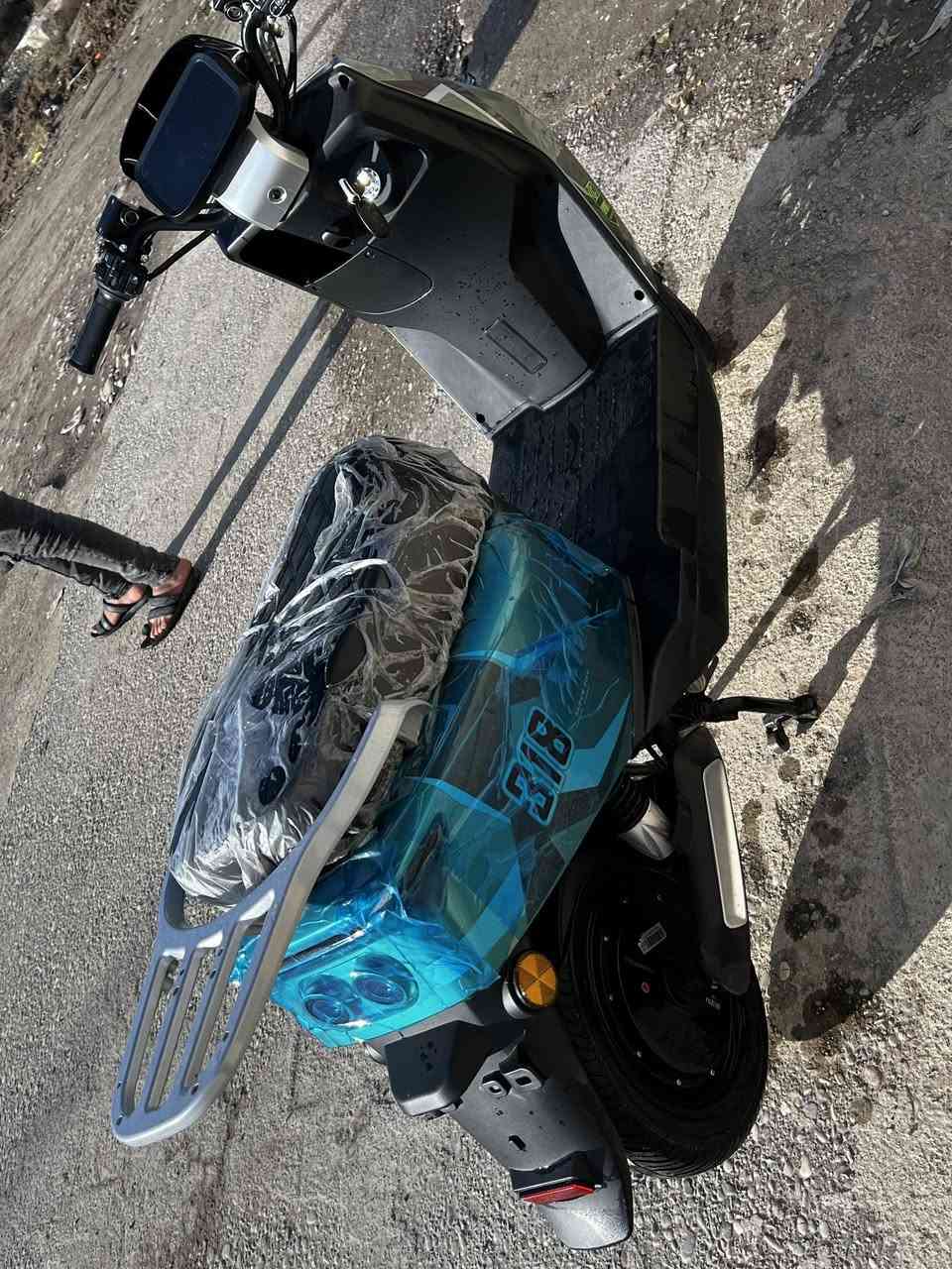 ماطور شحن 318 للبيع مستخدم شي قليل حيل شرط مابي أي خلل مكاني موصل جانب الايمن السعر  700 ***********
