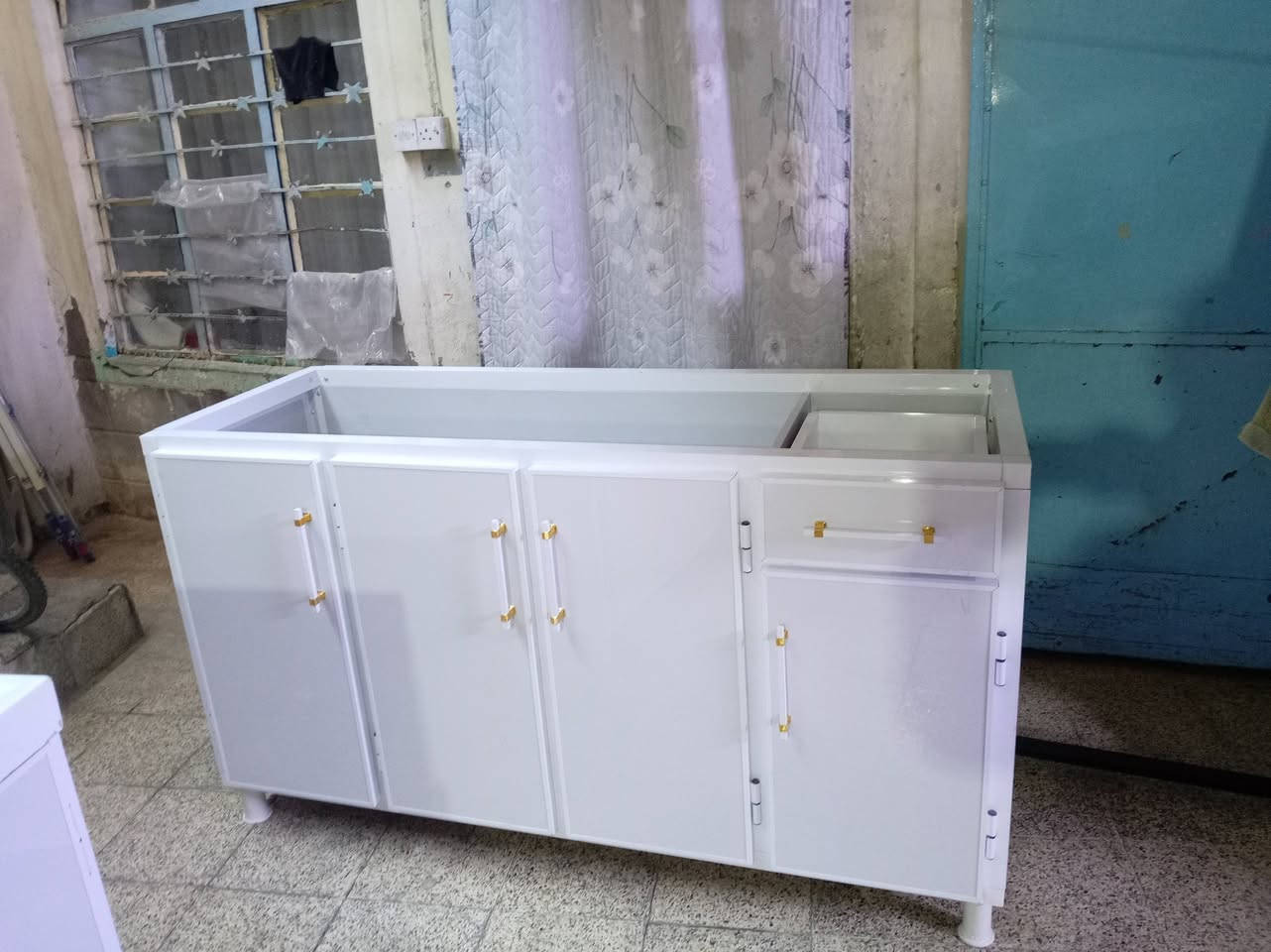 جديد مستخدم بس بل اسم صطح مرمر الأصلي تكمه درجه اولى ما ينشال ٣ قطع قياس مترين /ومترو٨٠سعر القطعه ١٥٠ قفل توصيل مجاني مكاني وادي حجر ***********
