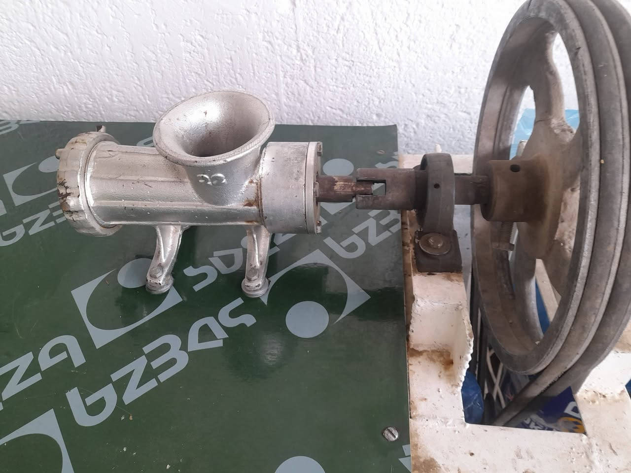 اغراض مطعم للبيع  ***********
