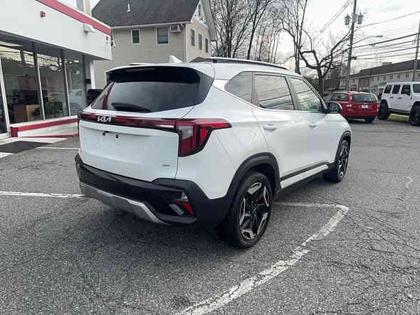 #أعـــلان_مــــــــــزاد #مكتب_بوابة_دبي
سعر نقل مخفض الى جميع الموانئ
ـ نوع السيارة : 2024 KIA SELTOS SX
ـ تاريخ المزايدة : 21/11/2025 الساعة 6:00 مساء 
ـ السعر : حسب تاريخ المزايدة المذكور أعلاه: 1750$ دولار 
ـ الضرر والمواصفات : حسب الصور المرفقة
-جميع السيارات الهايبرد الكهرباء معفي
من الكمرك الضريبة والرقم مجاناً
ملاحـــظــة .. السيارات المعروضة داخل الصفحة هي مجرد نماذج بسيطة للمزاد
وللمزيد من المعلومات الحضور الساعة الرابعة عصرا الى مقر الشركة الكائن في:
شارع الحزام الاخضر المدينة المايئة- مقابيل حي العدالة #النجف_الاشرف
المكتب ***********
زيد الطفيلي***********
عبد الله الزاملي***********
للانضمام لكروب الواتساب اضغط ع رابط
https://chat.whatsapp.com/HEg5DTFOYCnFPwSoSvOuuq
