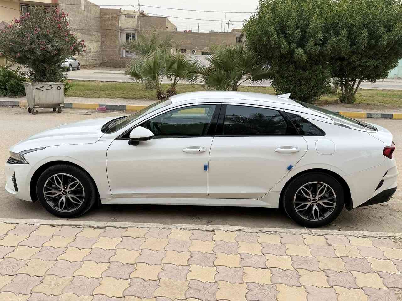 سلام عليكم K5 للبيع موديل 23 خليجي ماشيه 55 الف محرك 2000 السيارة بيها بارد بسيط ب بنيد وجنطة فقط مكفولة من الصبغ شرط رقم اربيل  تحويل ثاني يوم لواصق الشاشة والدشبول بعدهن بيها السعر مطلوب 198 وبيها مجال بسيط مكاني النجف للاستفسار ***********
