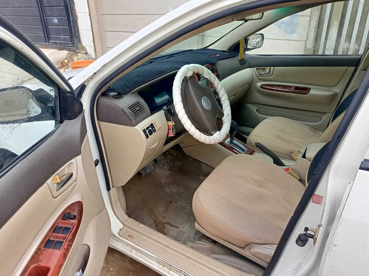 السلام عليكم  بي وايدي  للبيع شرط تحويل او وكاله بي حادث بل صندوق السعر 45 الاستفسار ***********
