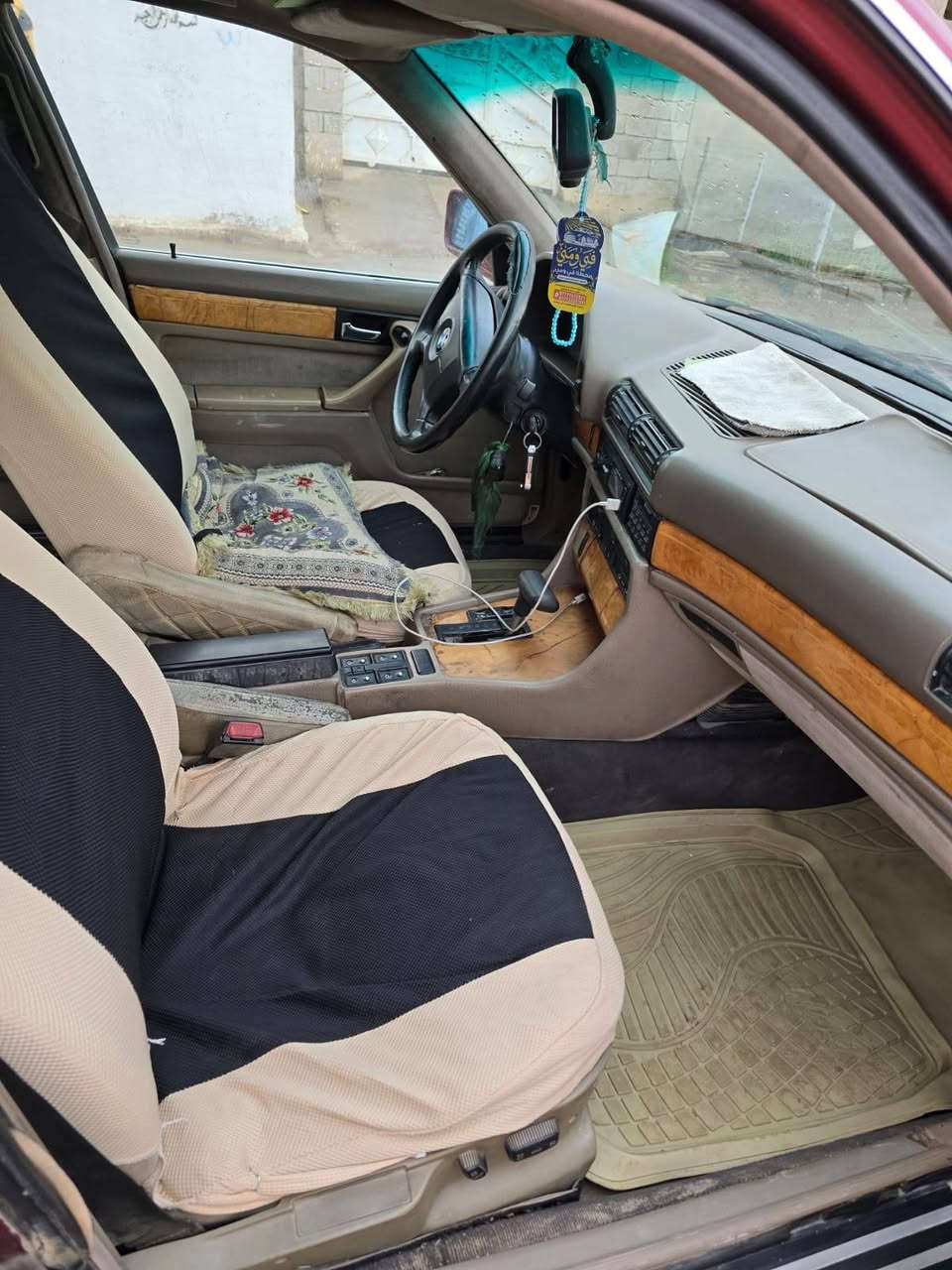 سلام عليكم
للبيع بيئم حجم535 موديل 91 مصبوغة جمالية بدون حادث بدون تبديل كير محرك مكفول 65 ورقة معى مجال الاستفسار الاتصال على الرقم ***********
