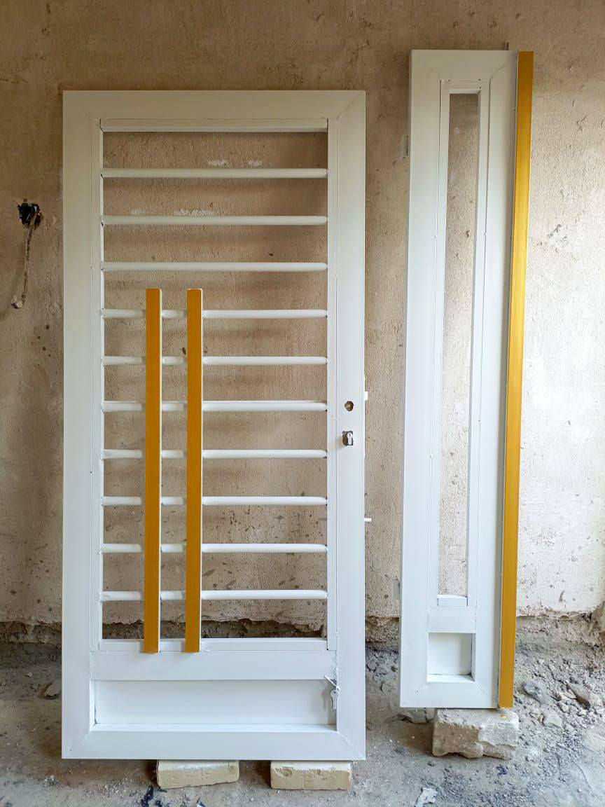 تنضيف شبابيك + صبغ  وبثلاث مراحل شغل درجه اولى للاستفسار الاتصال ع رقم ***********
