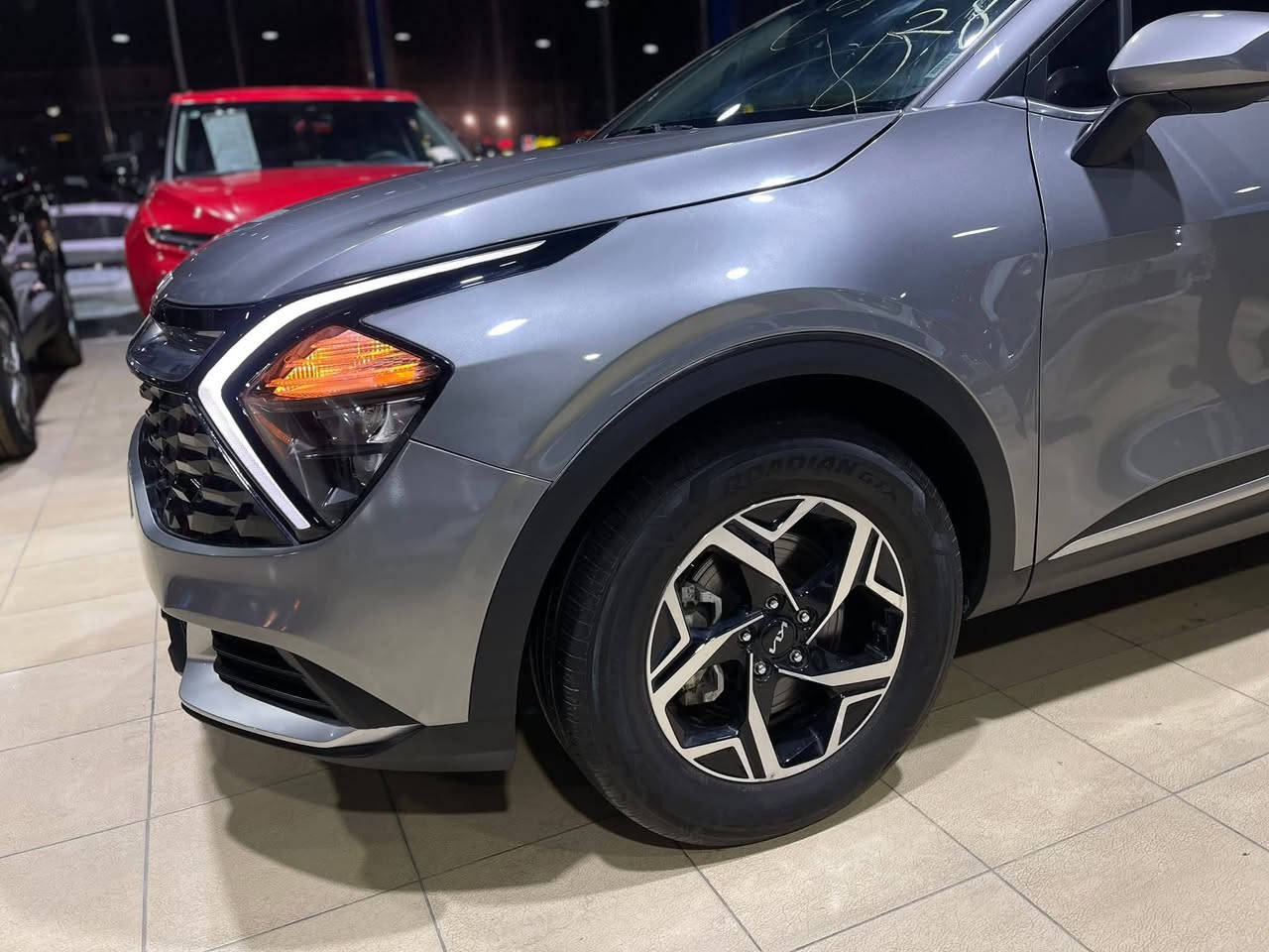 السلام عليكم ورحمة الله
.....#للبيع فقط

بأنسب سعر وحادث خفيف 

 #Kia Sportage Lx 2023 

وارد امريكي الشاصي الكبير 

🔵 الضرر 🔵

صبغ نصف الجاملغ الأيسر مع حافة البنيد وبارد فقط عند قبق البنزين ايرباك الدركة فقط 

جميع الإرباك على وضع الشركة

🔵حالة السيارة 🔵 

السيارة جاهزة من كلشي محرك و كير وتبريد و راديتر كلة على وضع الشركة 

عداد المسافة المقطوعة 26 الف مايل حقيقي 

رقم مؤقت جاهز للترقيم على اي محافظه 

🔵المواصفات🔵

▫️رادار امامي 

▫️مانع اصطدام

▫️حساس خلف

▫️كامرة خلفية 

▫️شاشة تدعم كار بلي 

▫️سايد ابريك بصمة 

▫️ثلاث أنظمة قيادة (سبورت -نورمل -سمارت)

▫️قيادة ذاتية 

▫️نظام منحدرات 

▫️مثبت سرعه

 ▫️تحذير عند الخروج من المسار 

🔵السعر 🔵

  164 $ وبيها مجال للشراي 

🔵العنوان🔵

#النجف الاشرف 

للتواصل: ***********
