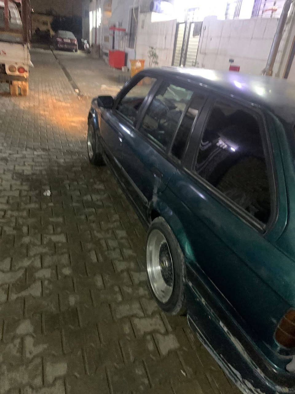 سلام عليكم
بي ام. استيشن رقم نينوئ 12 موديل 91 سياره حلوه وكهربايات كلها شغاله كير مكينه خير من الله فقط بيه تنقيص. كير عادي. سويت ادامه كامله. نوزلات تفصيخ  انسئ صرف سياره لونه زيتوني. بسمي سيارع تحويل ثاني يوم. سعره 36 وبيه مجال. مكاني بغداد حي عدل شراي يتصل. او يراسل ***********
