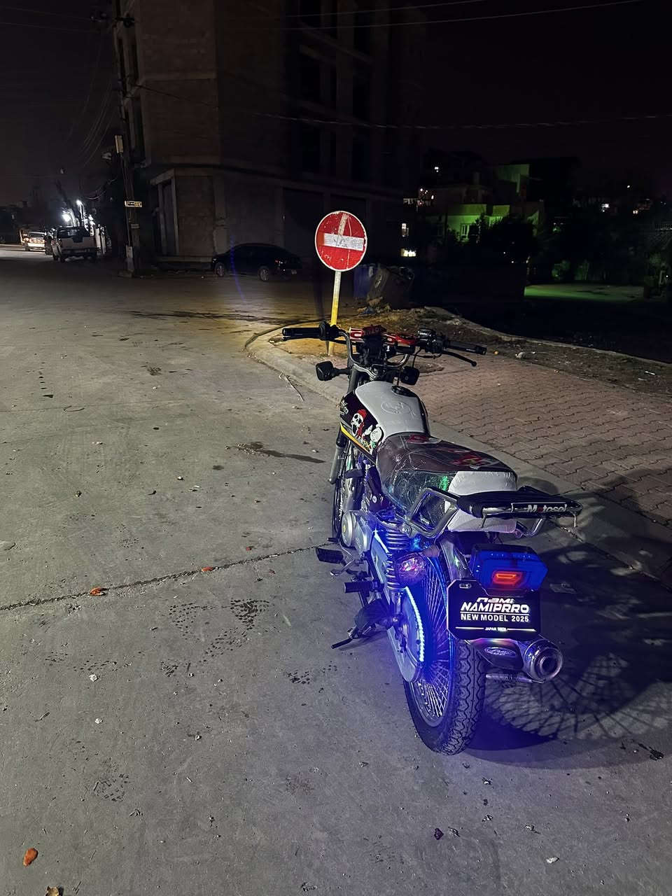 للبيع ٢٠٢٥ لوك ٤گير نامي برو كلش نضيفة وحلوة مكانى سرچنار سعر ٦٢٠ وشوية مجال ر'م***********
