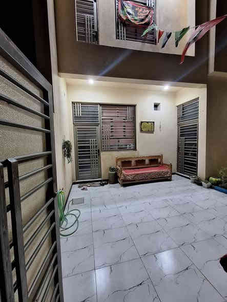 السلام عليكم.   ادار للبيع المساحة ١٠٠م يقع الدار في منطقه الاسكان الصناعي النزلة الأولى يحتوي الدار بناء جديد تم بناء سنة ٢٠٢٤ الشهر الثامن الدار بسم صاحب العقار مواصفات البيت الطابق الارضي يحتوي على طارمة وحديقة داخلية ضمن مساحة البيت ويحتوي على  صالة خطار ومطبخ وغرفة وخدمات ومنور الطابق الثاني يحتوي على ثلاثة غرف واحدة منهة صغيرة ويوجد فية بلاكونة ويحتوي على خدمات ويحتوي الدار على صطح كبير وبيتونة  الاستفسار الاتصال على هاتف ٠ ملاحظة مهمة يوجد حديقة خارجية تشجير تابعة للدار  السعر 160
الاتصال على الرقم هاتف.***********
