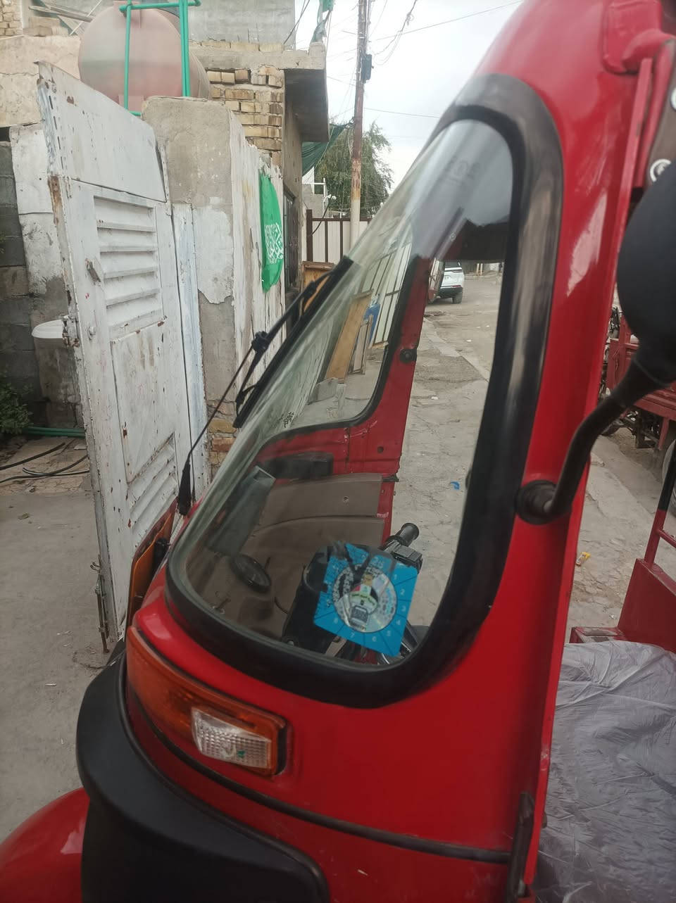 سلام عليكم تكتك باجاج موديل 2018تكتك نضيفه كلشي كامل بيهه گبل للشارع رقم وسنويه 0787463050/*********** السعر 5ونص وبيهه مجال
