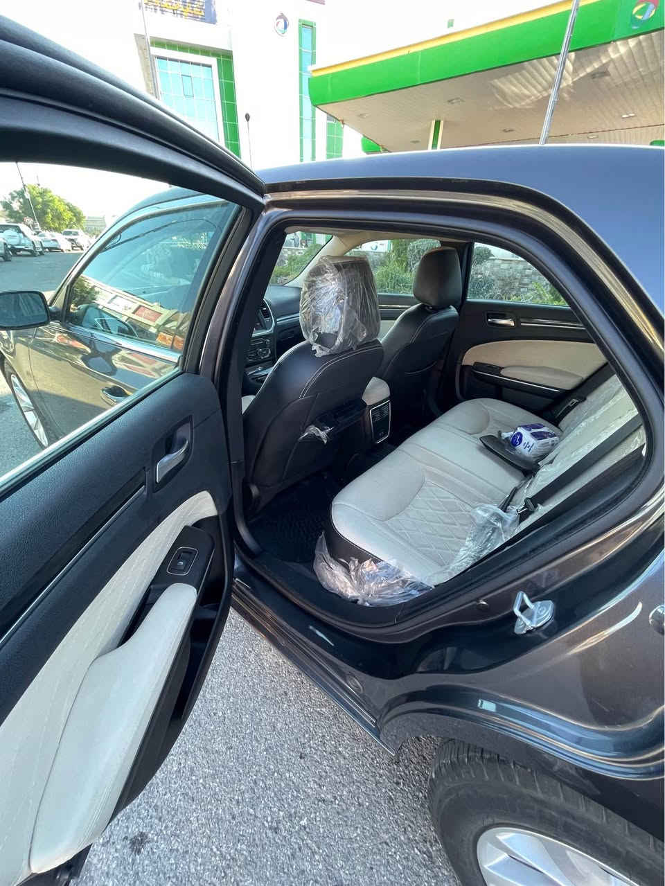 ‎السلام عليكم 🌹
‎اوباما2022  c300 للبيع❤️🧿
‎محرك 3600 🔥
6v
تورينك 
‎تو ويل
‎المواصفات :❤️💪🔞

‎تشغيل عن بعد

‎داخل ابيض  كشن 

‎تاير جديد وصدر جديد
‎هزه جديده سنويه جديده
‎تحكم ستيرن
‎كشنات كهربائيه 

‎شاشه كبيره تدعم كار بلي 
‎كامره خلفيه
‎وباقي المواصفات للسياره معروفه
 
‎السياره بابين مبدل بلادي جامرلغ تجاري 
بدوووون دواخل بدووووون ايرباك 
‎السعر :خابر تدلل 
________________________________
‎للاستفسار عن تفاصيل اخرى مراسله خاص
‎المكان كركوك
‎او الاتصال على الرقم  0771 776 1880 كركوك, العراق
