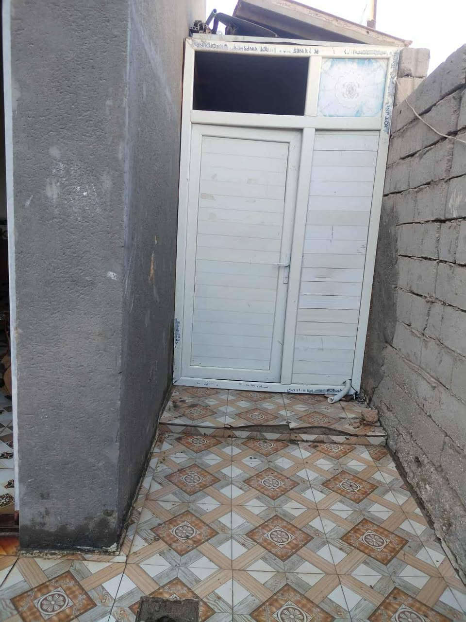 #يتوفر بيت للبيع طابو زراعي
الموقع شارع النفوس القديمه 
المساحه ١٥٠ متر 
بيت طابقين الطابق الأرضي بي صاله ومطبخ مفتوح ع صاله واستقبال وحمامات خارجية وداخلية ومنوره
الطابق الثاني 3 غرف ومرر بينهن وحمامات وسطح
للتواصل ‏‪0783 627 3260‬‏
