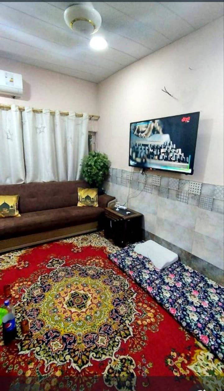 [بيت للبيع طابو صرف] الشعب الشارع العام
المساحة 84 متر العرض 6 الاربع في الطول 15 متر الارتفاع عن الشارع اربع بايات درج تقريبا مترين الواجهة حجر البيت خف مطعم ابو نصير يحتوي علئ استقبال 6 في 3 وغرفة نوم 5 في 3 ومطبخ معزول 4 في 2 وحمام وتواليت غربي والارض مرمر وترك متر خلف البيت الطابق الاول
اما الطابق الثاني غرفة نوم 6في 3 وغرفة نوم اخرئ 5 في 3 وغرفة4 في2 ونص وحمام وتواليت شرقي والارض مرمر مع مخزن كبير مغلف بالطابق الثالث العنوان الشعب خلف جامع الجهاد بفرعين للاستفسار الاتصال علئ الرقم ***********
