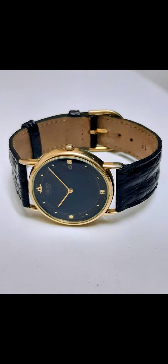 السلام عليكم .
#سيكو_كالكسي
إنتاج اليابان القديم 1995 فنتج نظام الميلين طلاء ذهب نافذة لعرض التاريخ الشهري قطر 32
ملم كلاسك تناسب الجنسين 
رجالي نسائي .
نظافة تامة .


**إذا كنت صاحب هذا الإعلان وتريد حذفه لأي سبب، رجاءا أرسل رسالة إلى الدعم الفني**