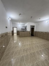 شقه طابق ارضي للإيجار غرفه وصاله وخدمات الغزالي شارع البداله قرب ملعب ...