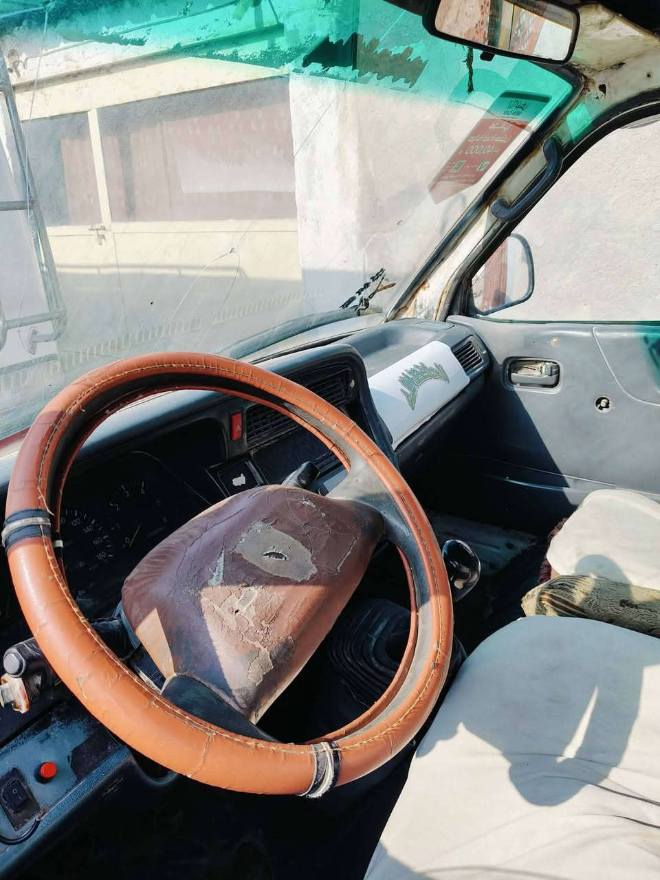 ‏سلام عليكم تيوته هايس ١٤راكب  موديل ٩٤ سنويه كارتونية بغداد راعيه ابو سنويه بديالى محرك كاز بنكو بي خيط تبخير كهربائيات كله شغاله سنويه نافذه ب2018 مكان ناصريه البطحاء أنا مكلف بنشر رقم أبو السياره *********** سعر ٣٠ وبيها مجال وشرط التحويل
