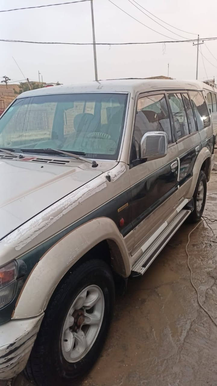 السلام عليكم باجيرو لبيع موديل 1991السياره رقم انكليزي تحويل ثاني يوم مكينه خير من الله كيرهه خير من الله السياره جاهزه سعر السياره 45 وبهه مجال مكاني ناصريه مدينه الصدر   ***********
