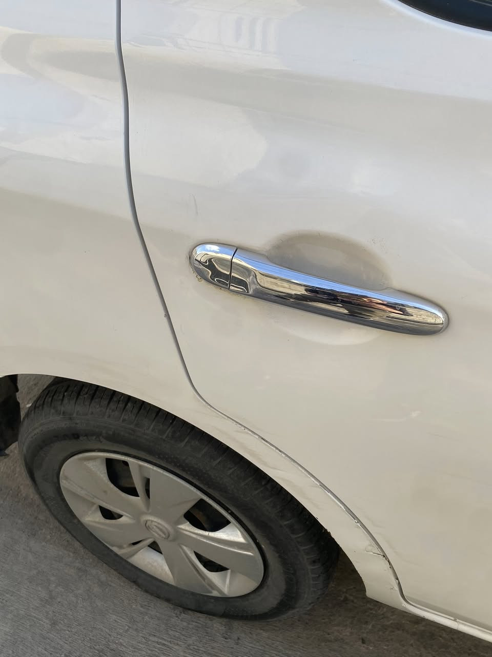 السلام عليكم نيسان سني موديل ٢٠٢٠ بغداد ماشيه 58 الف بليته زركه السياره بيها ٣ مكانات بارد بسيط وبيها جاملغ ونص باب صبغ خلفي سونارها مرفق مع الصور السعر ١٠٨ وبيها مجال العنوان الصالحيه مدوامه أرضيات بسيرها منازل للاستفسار ***********
