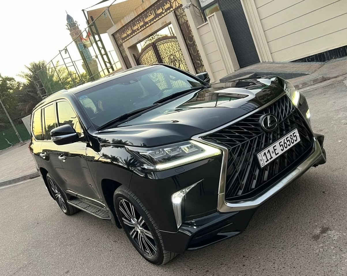 السلام عليكم مكلف بالنشر لكزز 2018 LX  S  570
العداد:38 km حقيقي  
 المحرك: 8 سلندر / 5700 CC
 المواصفات:
• جكات هيدروليك متطورة
• بصمة تشغيل + بصمات أبواب
• تشغيل عن بعد
• 5 كامرات + رادارات أمامية / خلفية / جانبية
• كشنات جلد أصلي كهربائية (ذاكرة ميموري + تبريد + تدفئة)
• شاشات خلفية للركاب
• ثلاجة وسطية
• صندوق  كهرباء خلفي
• فور ويل (دفع رباعي)
• سلايت (فتحة سقف)
• لايتات زينون أسود + يَدات نيكل
• تغليف حماية PPF كامل يم ViP ضمان 10سنوات 
•ثلاث شاشات اصلية بلاد مع الموس الأصلي 
• نظام حساسات أمامية وخلفية
• باقي مواصفات S المعروفة 
 الحالة:
• مكفولة كفالة عامة من البارد والصبغ 
• كير، مكينة، كهربائيات، وحدادية كلهن بشرط 
رقم صاحب سيارة
 ***********
