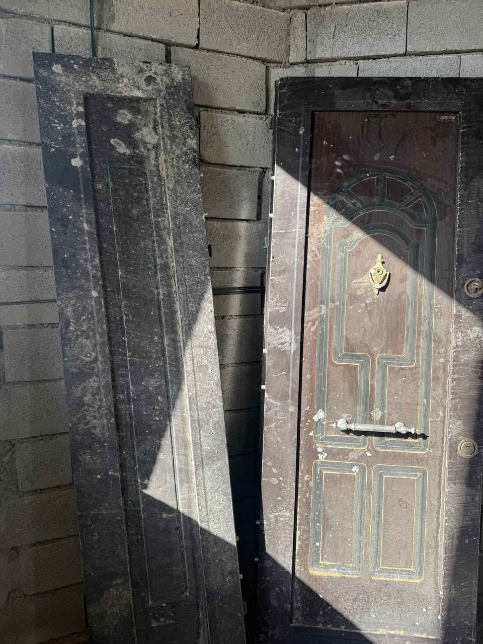 باب سياج مع باب قاصه خارجي مع ثلاث باب قاصه غرف للبيع المكان الضلوعيه الناحيه  للاستفسار عن السعر الاتصال ‭٠٧٨٢ ٨٣٠ ٥٤١٩‬
