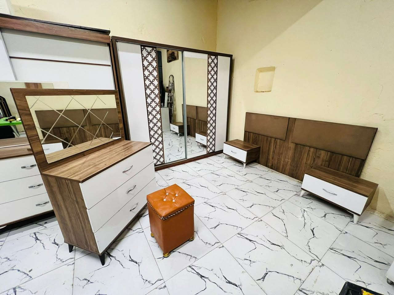 عرررض خااااص❤️‍🔥دوشكك❤️‍🔥وطابورية هدية 🎁
غرفة نوم مستعملة🇹🇷نضام أسلايت 💢 5قطع
450شد ونقل داخل بغداد مجاني🚛
يوجود توصيل محافضات


**إذا كنت صاحب هذا الإعلان وتريد حذفه لأي سبب، رجاءا أرسل رسالة إلى الدعم الفني**