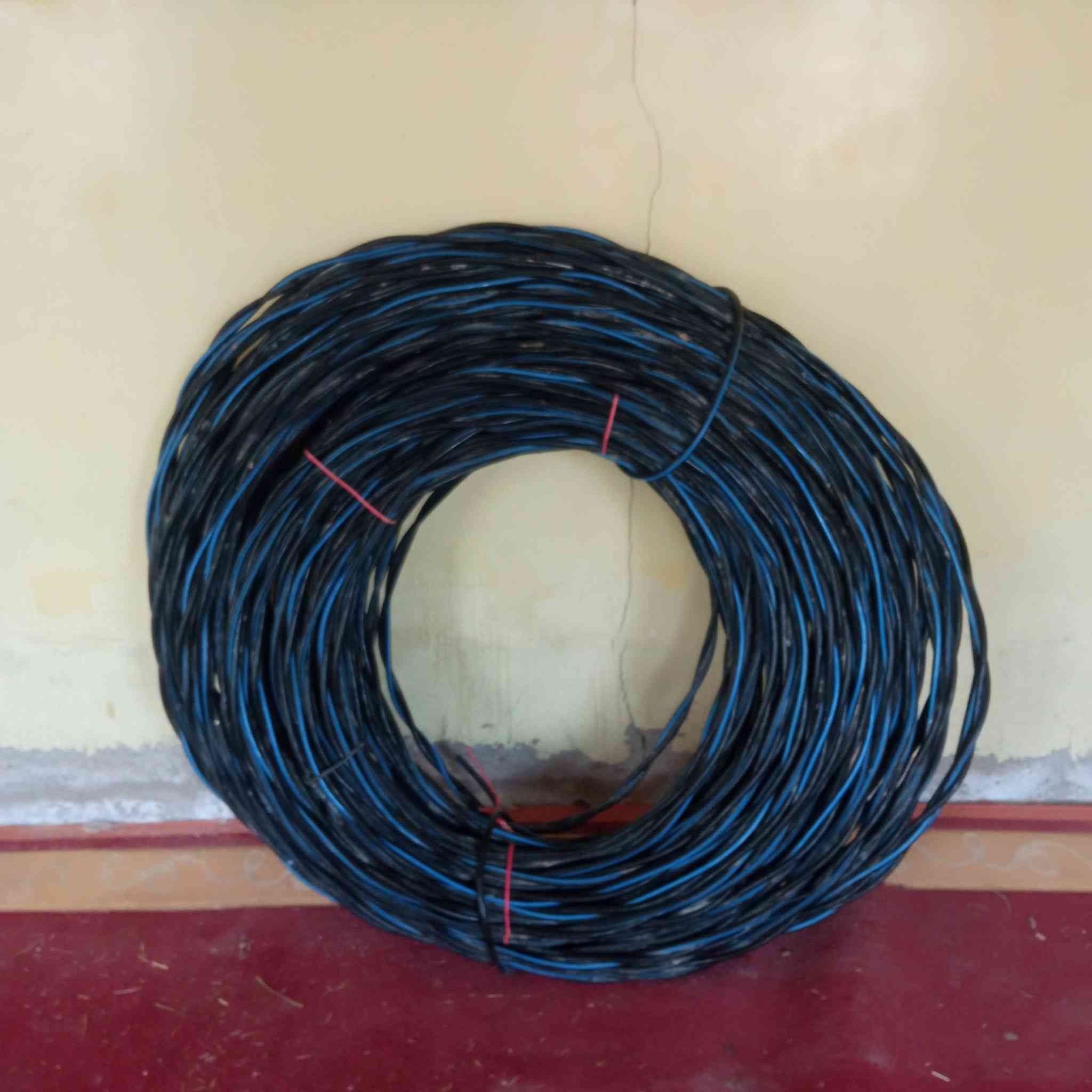 ضفيره تركيه درجه اولا مستعمله اخت الجديده حجمه 2×50السعر 1500خصم المكان حله ابو غرق  رقم التواصل ***********
