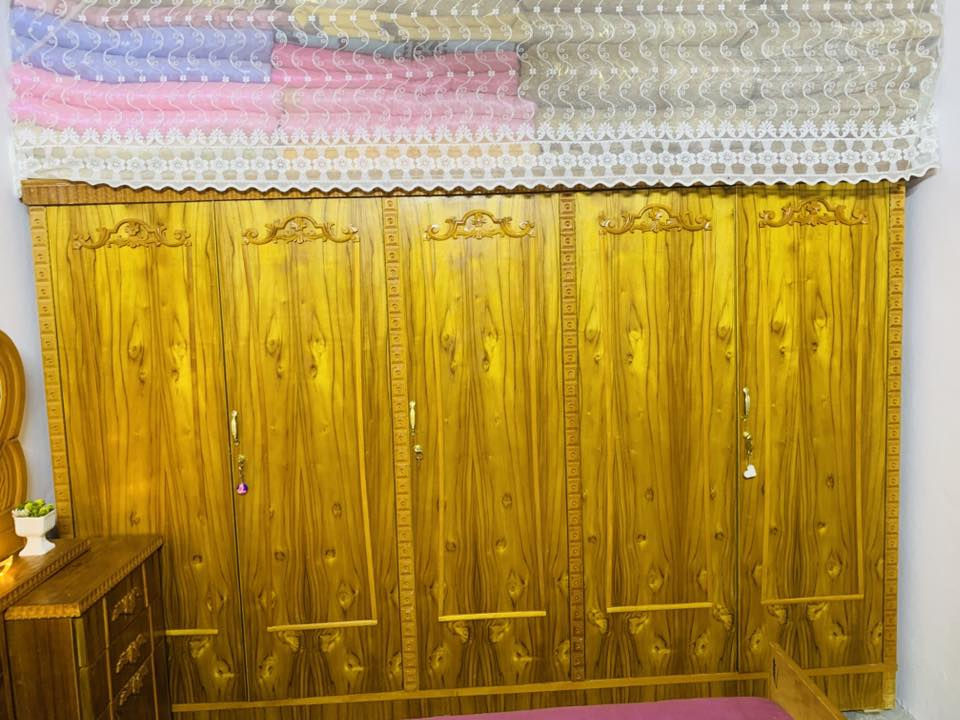 غرفه نوم كامله مكمله خشب اصلي فول ثقيل  مستعمل 5اشهر  سعر مليون وربع بي مجال لشراي رجا المايعرف بل غرف خشب لا يكسر بي وينطي سعر من كيفا تحياتي الكم هاتف ***********
