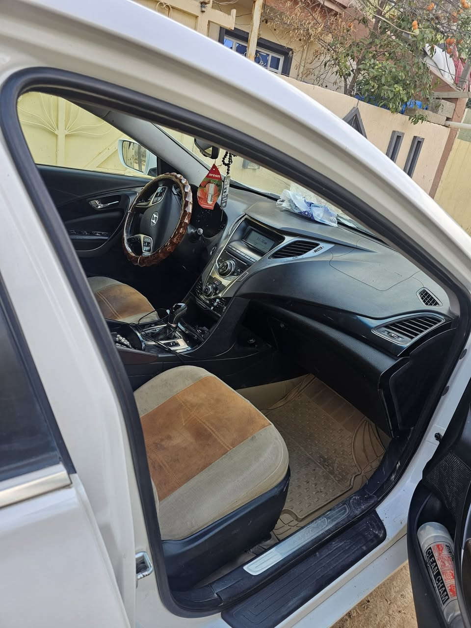 ازيرا موديل 14 فول مواصفات
رقم اربيل السعر (135) وبيها مجال بسيط 
غير متواجد عالفيس و مكلف بالنشر 
***********
