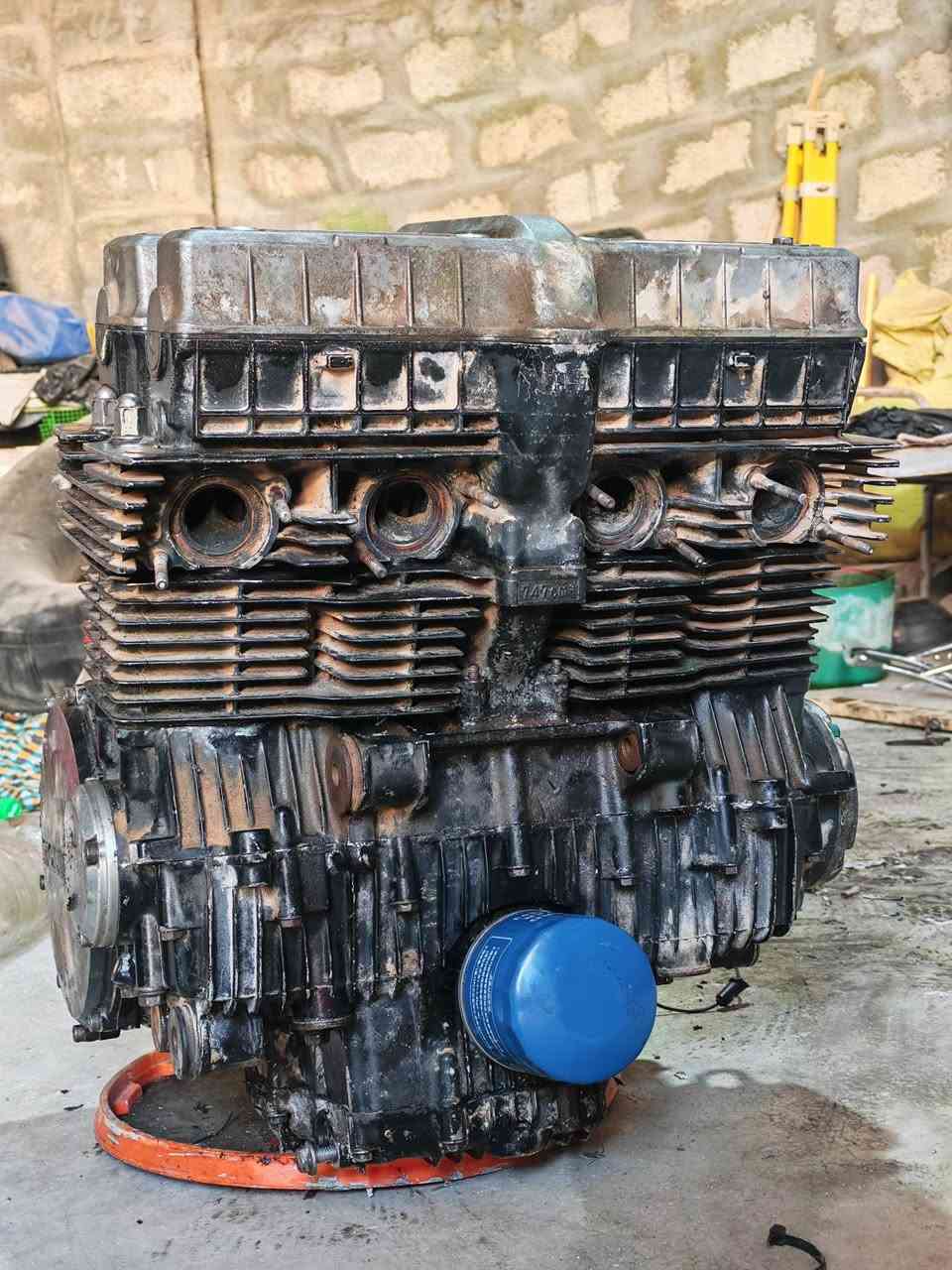 دراجه هوندا cbx 750cc دراجه قويه ومعروفه گاردن مو زنجيل محرك شغال ونضيف كلش بيع شلع او بس محرك محرك فقط 750 الف وبي مجال واذا كامل مليون وبي مجال قليل حيل خاص موجود وهذ رقمي ***********
