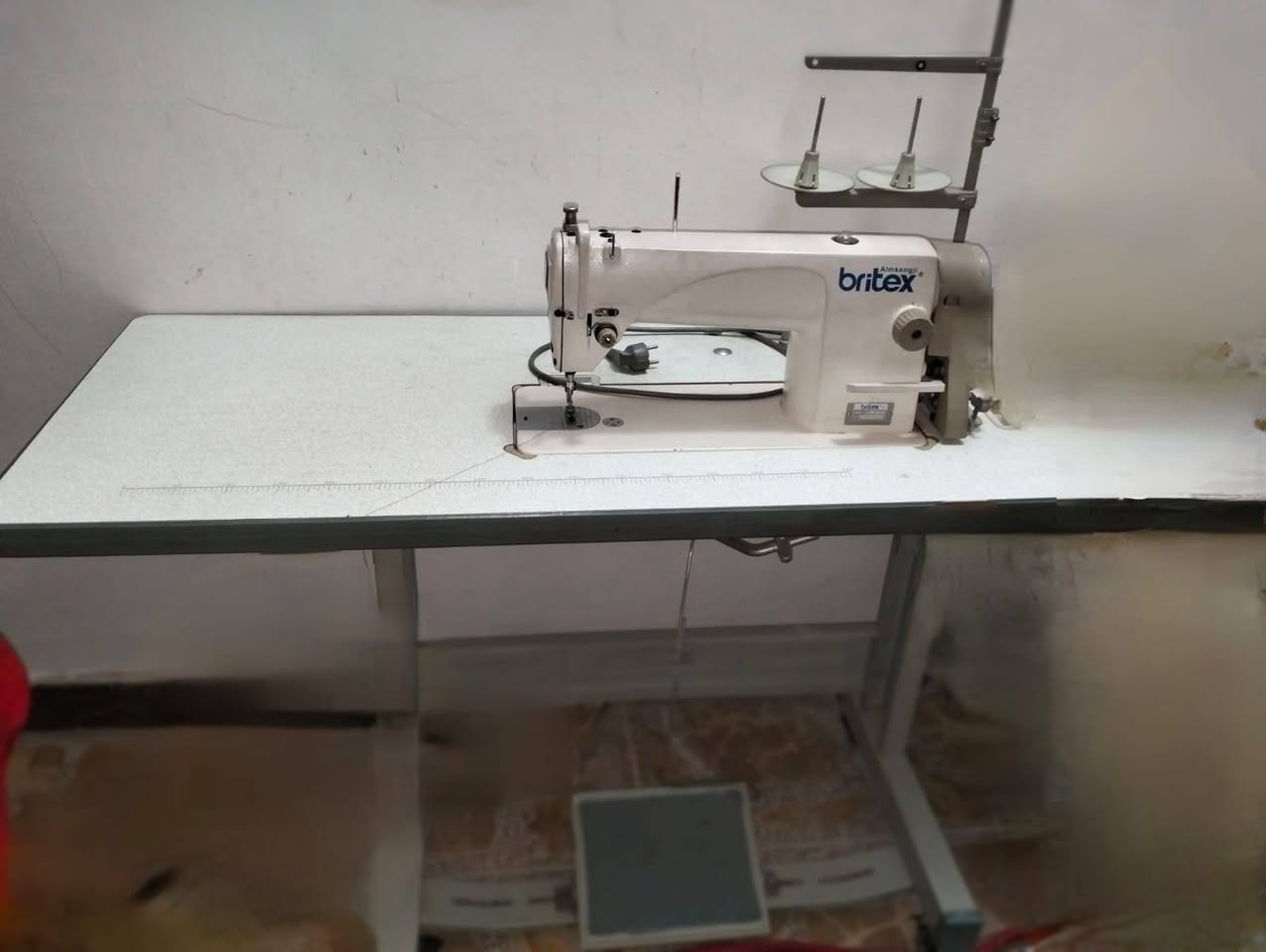 سلام عليكم  مكيانة خياطه  مستعمله قليل نضافه 100 /100  عنوان بغداد مدينة الصدر
رقم ***********
