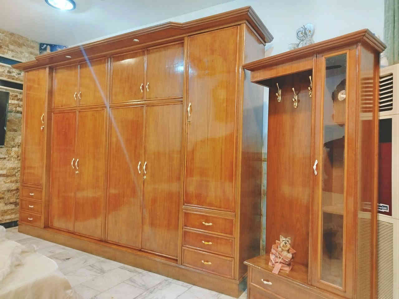 غرفة نوم تسكام صاج داخل وخارج شغل ثقيل استعمال قليل مابيها اي ضرر ضهر جرجوبه خمسه ملم اخت الجديد مكفوله من الشخط تكمه مكفوله كفاله عامه العنوان حلة حي الجزائر ***********.   ***********
