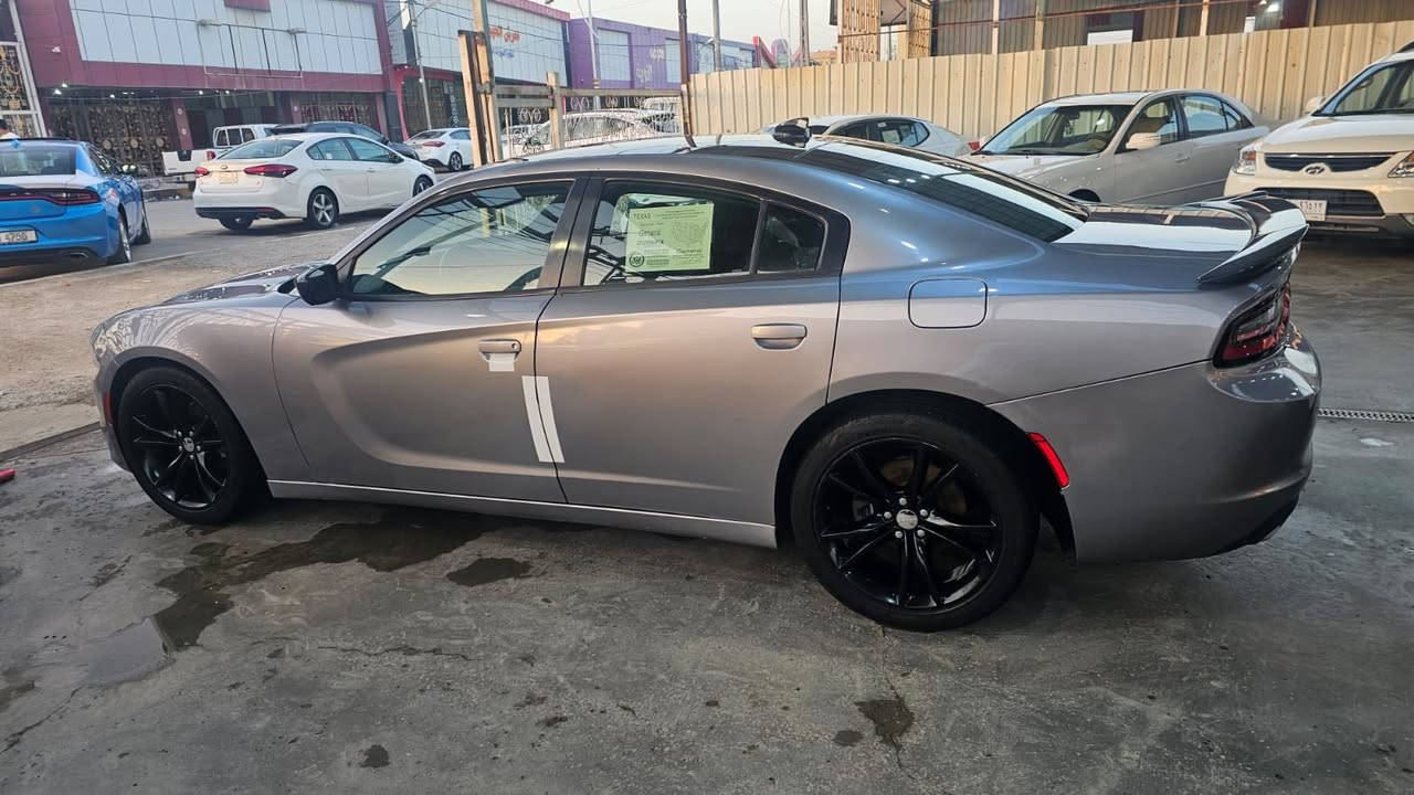 جارجر ١٧ اصل رقم بغداد ضربه جاملغ وبنيد وباب مصبوغ ناصريه مركز ب١٧٥ وبيها مجال بسيط***********
