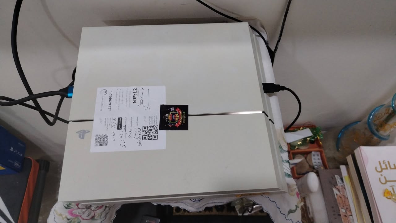 بلي 4 فات  مهكر بي 6 لعبات.  اشتريته مال باله هوه ولكارتونه  مالته صالي سبوعين او اكثر من شتريته سعره 230 الف ويا يدة وحده الاصليه مالته  رقمي واتساب  *********** عنواني بغداد العبيدي
