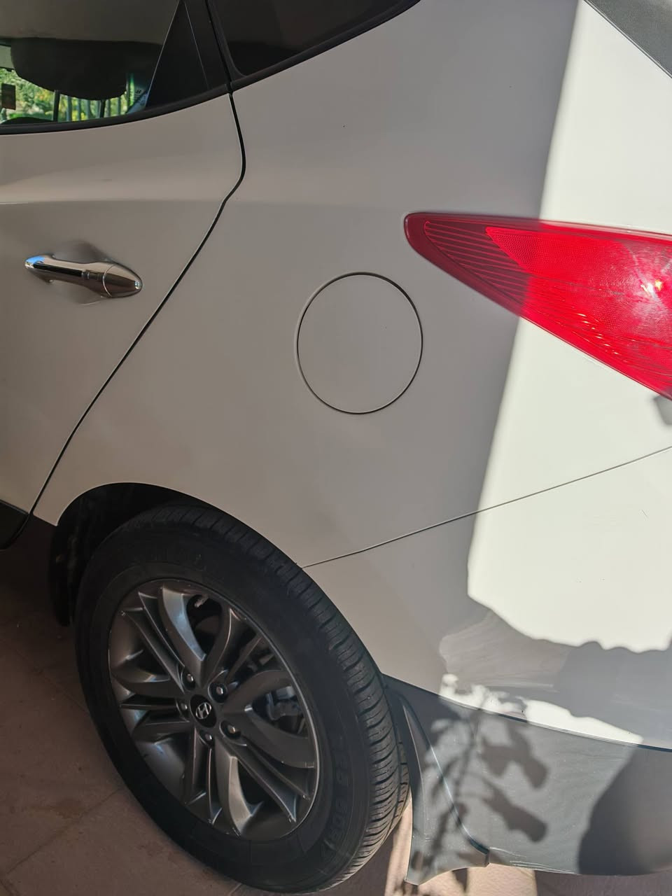 سلام عليكم توسان 2015 خليجي كفاله من صبغ والضربه فقط بيها رش بدون حادث بالجاملغ الخلفي عكس السايق موضحه بالصور رقم سليمانية تبريد قطعتين اشاير بالمري محرك 2000 دوش دواخل مخمل  يعني مواصفات معروفه مكان سياره بابل المسيب سياره بيها سونار الشراي يتصل  خاص***********  سعرها 143
