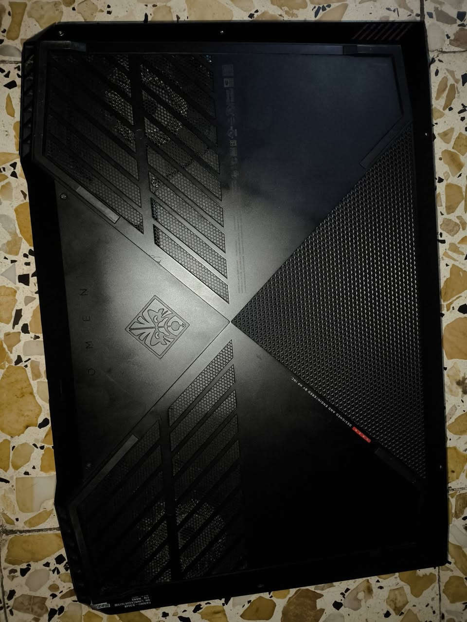 السلام عليكم
للبيع لابتوب كيمينغ hp omen 15-dc100

المواصفات: 
كارت الشاشه: gtx1660 ti 6GB GDDR6

المعالج: lntel core i7-9750H 2.6GHz 

الرامات: 16GB

الذاكره : HDD تيرا 1.14

الشاشه : HDRمع FHD1920x1080 IPS 
نضام وندوز 11 

الملحقات :
- شاحنه اصليه مال جهاز

- ماوس كيمينغ شركه bloody اصلي A90 يحتوي الوان rgb وتطبيق خاص بيه
- 
- -- سماعه هيدفون شركه bloody موديل G575 صوت محيطي تقنيه 7.1 مع RGB 

-- جوستك كيمينغ نوع 8bit do ultimate 
يحتوي شفتات اضافيه بالاسفل
السعر 750 بي مجال قليل 
ملاحضة : كرت الشاشة بقوة كرت 3050 4كيكة ويمكن اقوة


**إذا كنت صاحب هذا الإعلان وتريد حذفه لأي سبب، رجاءا أرسل رسالة إلى الدعم الفني**