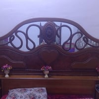 ورحمة الله وبركاتة عندي كنتور وميز للبيع السعر 100 للاستفسار: 07810822...