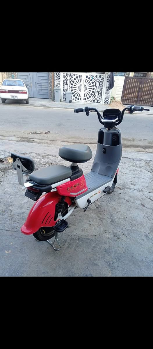 سلام عليكم دراجه شحن حجم 14 باتريات 4 جدد الموشراي لا يدخل سعر300
هـا.***********
