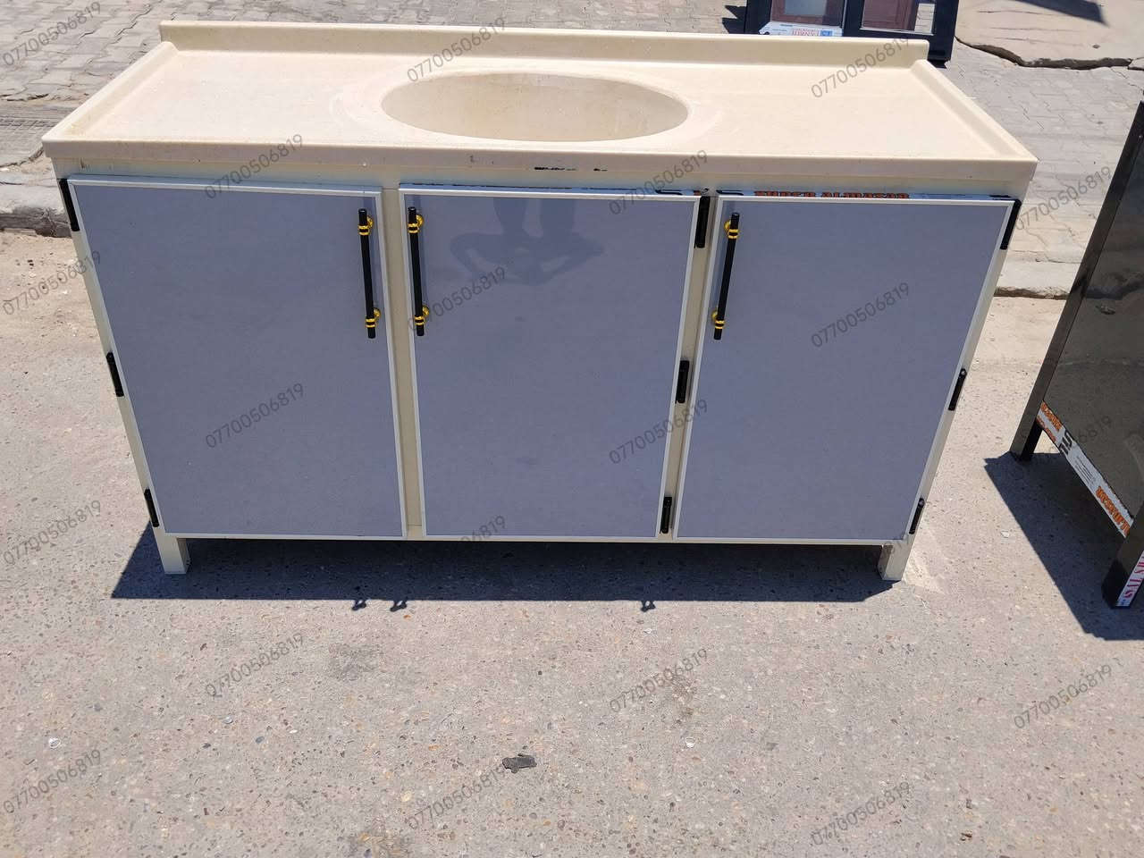اعمال المنيوم تفصال حسب الطلب
تفصال ابواب مداخل المنيوم
تفصال ابواب صحيات
تفصال شبابيك المنيوم 
عمل كاونترات
العنوان /البصره حي الزيتون
رقم لهاتف 
***********
