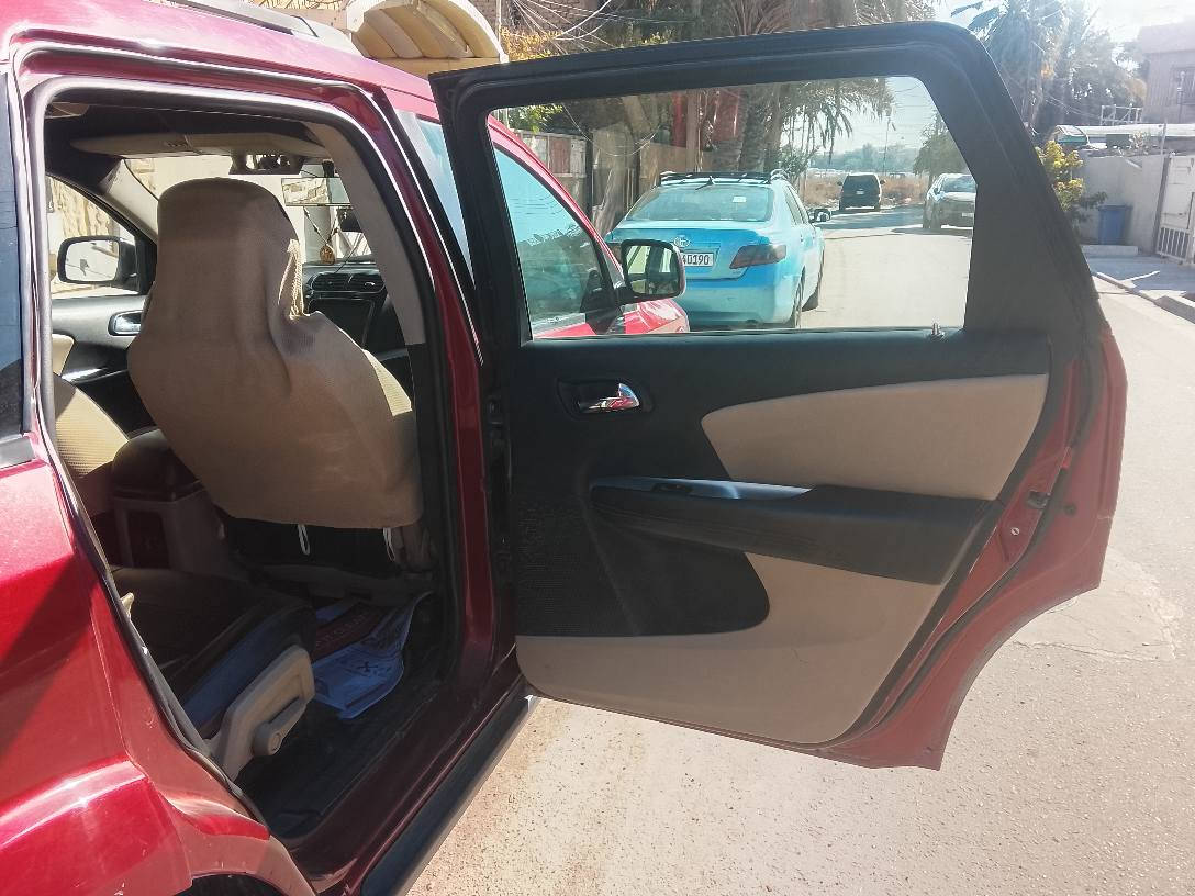 السلام عليكم دوج جورني موديل 11 مواصفات فول ماعدا الفتحه السعر ١١٥ وبي مجال بصيط مكاني بغداد الغزاليه للاستفسار *********** بيع او مراوس حسب القناعه
تشغيل عن بعد 
تبريد ٣قطع ثلج 🥶🥶
٧راكب
شاشه كبيره 
محرك ٣٦٠٠
كير ومحرك مكفول خير من الله 
كشنات جلد 
منظومة زنون اصلي كلفتني ٤٠٠$
حادثها چاملغ خلفي الأيسر 
ايرباكات كلها سليمه 
تحكم ستير
كروز سرعه
باتري جديد كبل شهر شاده بي ضمان سنه بغداد, العراق
