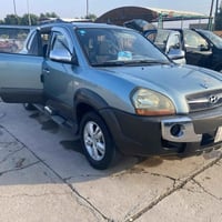 توسان 2009 رقم إنبار  كامله من كلشي مابيه نقص بيه صبغ باب خلفي اثر حاد...