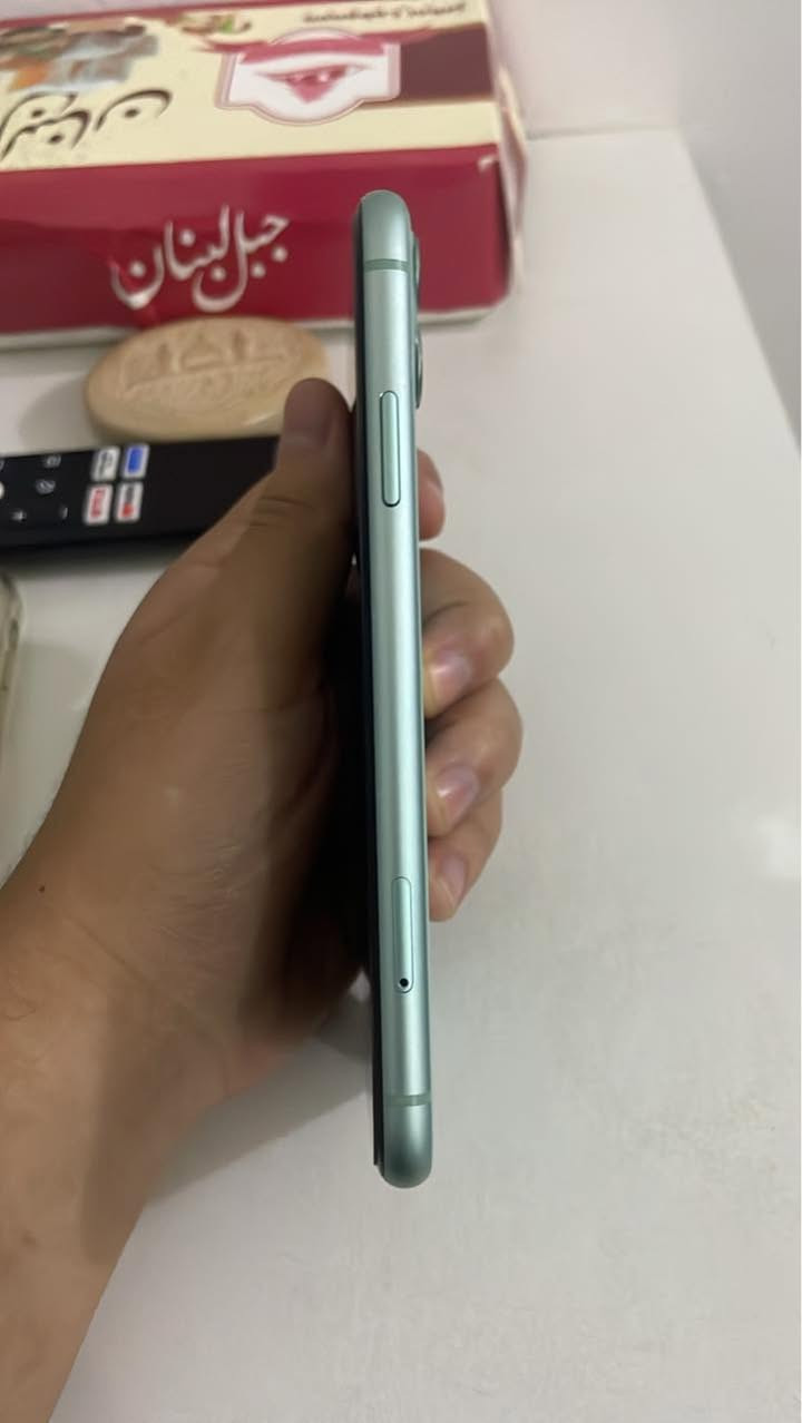 بطارية بلادية
جهاز كله بلادي حتى الشاشة 
فقط الشاشة بيه خط احمر بي هيه تشتغل كلشيء مابيها لمس صحيح وماكو اي تعليگ بلمس  الجهاز بلادي كلشيء ما مبدل بيه حتى ما مشخط كارتونة الأصلية شرط موجودة شاحنة الأصلية موجود هيه والكيبل السعر خاص 
واتساب:***********
