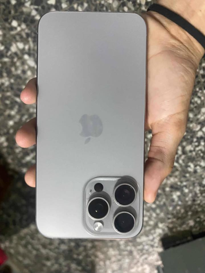 للبيع فقط IPhone 15 pro max ✅❤️
الجهاز مستبدل شاشة اصلية ٣ خيارات ضمان انطيك بيه وين متريد الباقي كفالة عامة بطارية٨٨ عدد الدوات ٨٧٠ الجهاززز نضيف شوف العين سعر الجهاز ٨٥٠ وبي مجال بسيط جداا عجبك اهلا ويهلا ما عجبك جوه مداسك الجهاز وكلشي بسوك 
*********** العنوان واسط الصويرة ❤️
