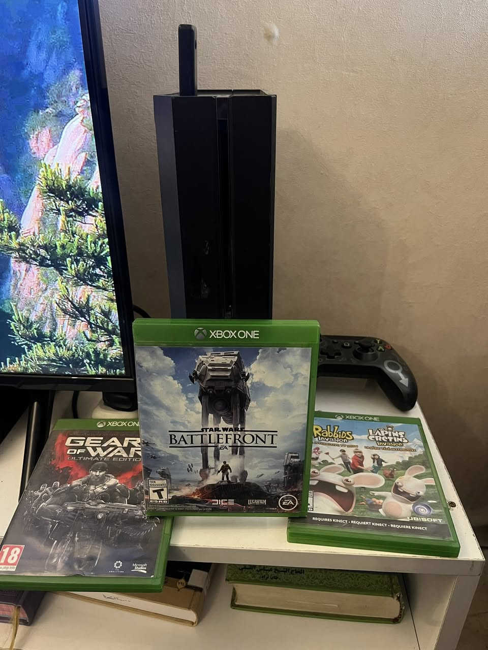 السلام عليكم اكس بوكس وان للبيع ويا جوستك وهاي الثلاث العاب وبي اشتراك كيم باس وفورزا وهاي السوالف بس ماعرفله وارد ابيعه , سبب البيع عندي بلي وماحتاجه قيم باليرضي الله وتعال وتشلع عيوني 
مكاني الغدير رقم تلفوني ***********
